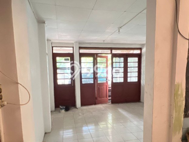 Hunian Cantik Modern Lb 250m2 di Gayungan, Surabaya Hunian Cantik Modern Lb 250m2 di Gayungan, Surabaya
