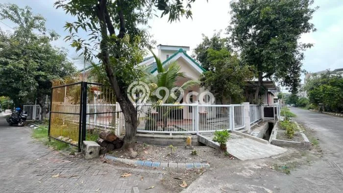 Lokasi strategis! Rumah siap pakai disewakan di Rungkut LB 300m2 Lokasi strategis! Rumah siap pakai disewakan di Rungkut LB 300m2