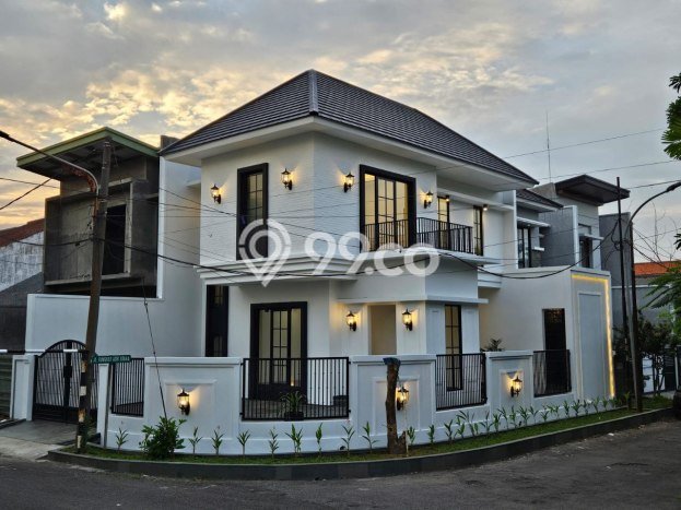 Dijual Rumah Premium dengan Fasilitas Sekitar Lengkap di Rungkut, Surabaya Dijual Rumah Premium dengan Fasilitas Sekitar Lengkap di Rungkut, Surabaya