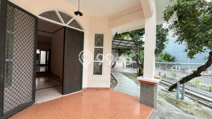 Lokasi strategis! Rumah siap pakai disewakan di Rungkut LB 300m2 Lokasi strategis! Rumah siap pakai disewakan di Rungkut LB 300m2