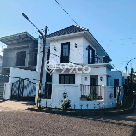 Dijual Rumah Premium dengan Fasilitas Sekitar Lengkap di Rungkut, Surabaya Dijual Rumah Premium dengan Fasilitas Sekitar Lengkap di Rungkut, Surabaya