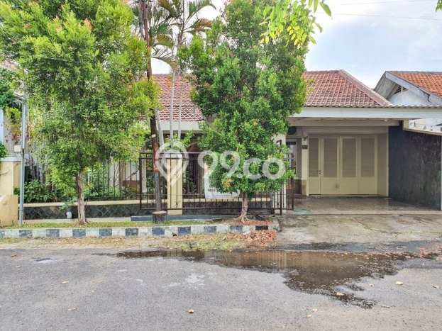 HARGA TERBAIK! Rumah Premium area Rungkut, Luas 325m2m² Bangunan 300m2m² HARGA TERBAIK! Rumah Premium area Rungkut, Luas 325m2m² Bangunan 300m2m²