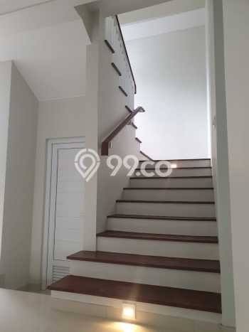 Rumah Exclusive 4 KT 4 KM di Kompleks Cluster Bintaro, Tangerang Selatan Rumah Exclusive 4 KT 4 KM di Kompleks Cluster Bintaro, Tangerang Selatan