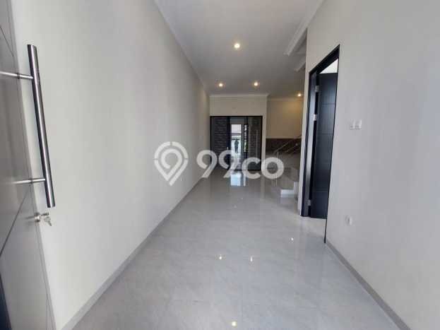 Hunian Cantik Modern Lb 120m2 di Sukolilo, Surabaya Hunian Cantik Modern Lb 120m2 di Sukolilo, Surabaya