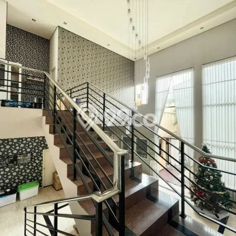 Rumah Elit Modern Tanpa Renovasi di Pakuwon Indah Surabaya Rumah Elit Modern Tanpa Renovasi di Pakuwon Indah Surabaya