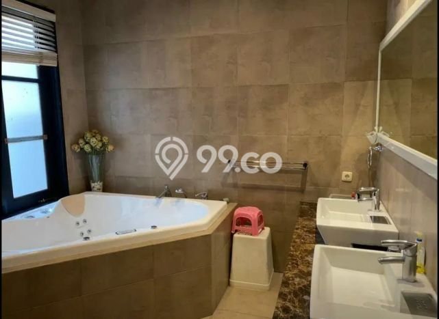 Hunian Mewah LB 500m2 Siap Huni Desain Elegan di Graha, Surabaya Hunian Mewah LB 500m2 Siap Huni Desain Elegan di Graha, Surabaya