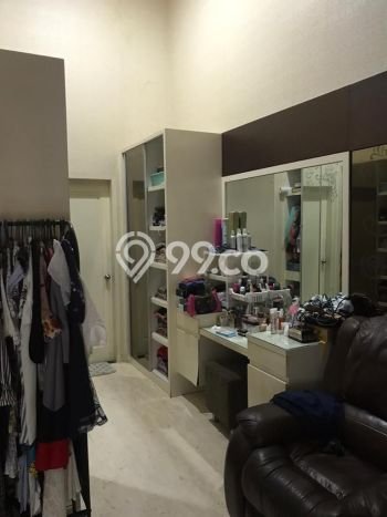 Rumah Elit Modern Siap Huni di Pakuwon Indah Surabaya Rumah Elit Modern Siap Huni di Pakuwon Indah Surabaya