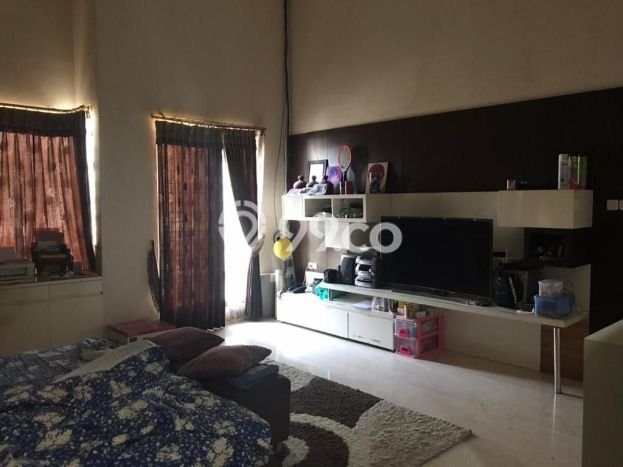 Rumah Elit Modern Siap Huni di Pakuwon Indah Surabaya Rumah Elit Modern Siap Huni di Pakuwon Indah Surabaya