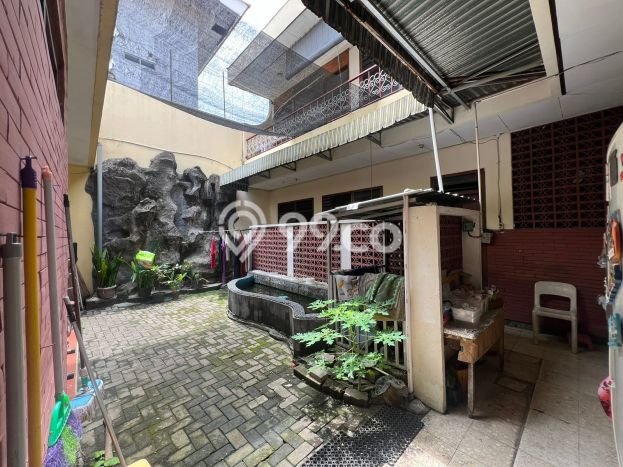 Rumah Elit Modern Tanpa Renovasi di Dr Sutomo Surabaya Rumah Elit Modern Tanpa Renovasi di Dr Sutomo Surabaya