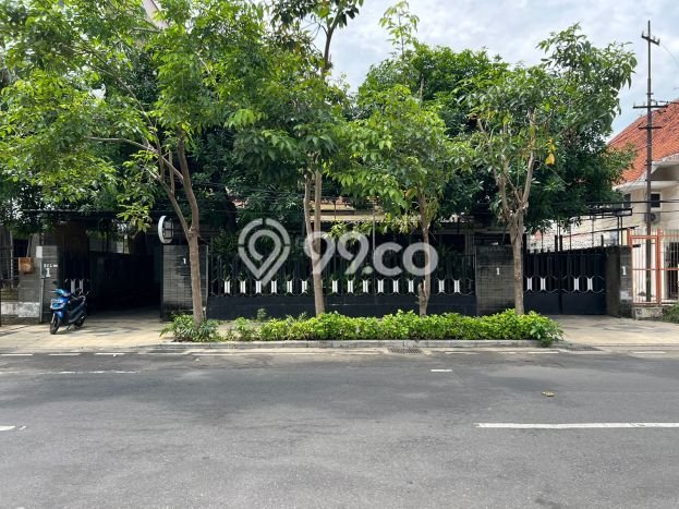 Rumah Elit Modern Tanpa Renovasi di Dr Sutomo Surabaya Rumah Elit Modern Tanpa Renovasi di Dr Sutomo Surabaya