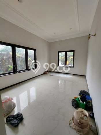 Rumah Modern Cantik 5 Kamar Siap Huni di Wiyung Rumah Modern Cantik 5 Kamar Siap Huni di Wiyung