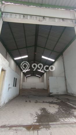 Unit Gudang Disewakan di Margomulyo di Area Ramai & Strategis Unit Gudang Disewakan di Margomulyo di Area Ramai & Strategis