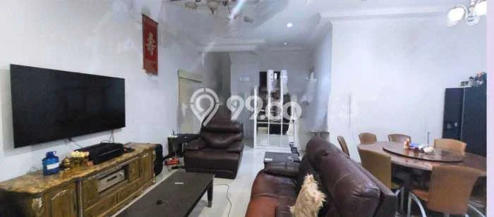 Rumah Elit Modern Tanpa Renovasi di Pakuwon Surabaya Rumah Elit Modern Tanpa Renovasi di Pakuwon Surabaya