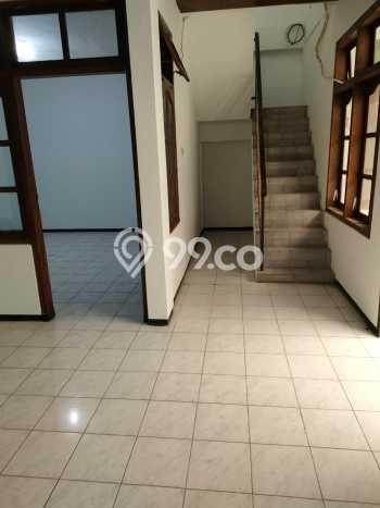 Rumah Luas Asri 3 KT Siap Pakai di Darmo permai Surabaya Rumah Luas Asri 3 KT Siap Pakai di Darmo permai Surabaya