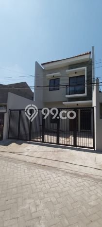 For Sale Hunian Rumah Terawat 3 KT di Darmo permai, Surabaya For Sale Hunian Rumah Terawat 3 KT di Darmo permai, Surabaya
