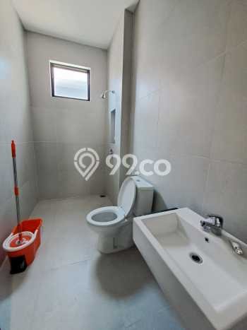 Rumah Luxury Modern Tanpa Renovasi di Citraland Surabaya Rumah Luxury Modern Tanpa Renovasi di Citraland Surabaya