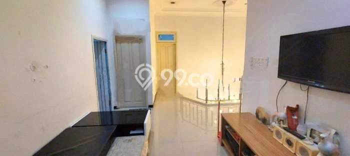 Rumah Elit Modern Tanpa Renovasi di Pakuwon Surabaya Rumah Elit Modern Tanpa Renovasi di Pakuwon Surabaya