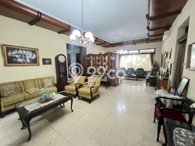 Rumah Elit Modern Tanpa Renovasi di Dr Sutomo Surabaya Rumah Elit Modern Tanpa Renovasi di Dr Sutomo Surabaya