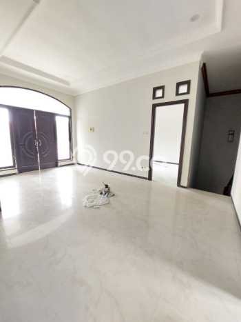 Rumah Modern Cantik 5 Kamar Siap Huni di Wiyung Rumah Modern Cantik 5 Kamar Siap Huni di Wiyung