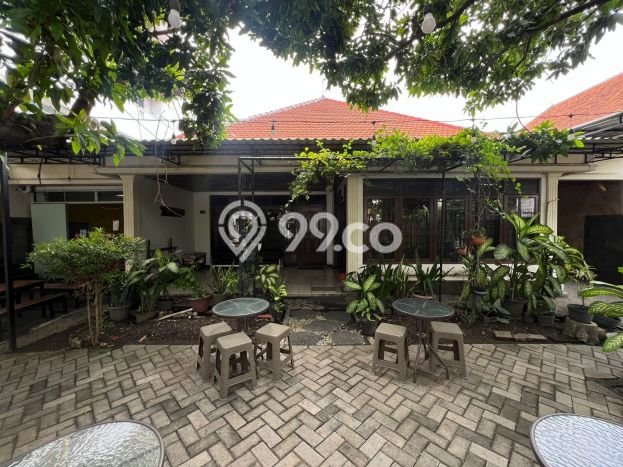 Rumah Elit Modern Tanpa Renovasi di Dr Sutomo Surabaya Rumah Elit Modern Tanpa Renovasi di Dr Sutomo Surabaya