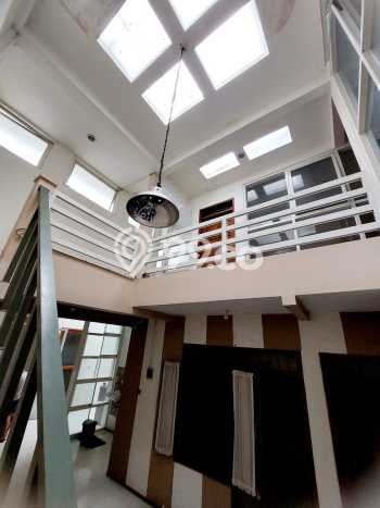 Rumah Modern 4 KT LT 175m2 di Pakuwon Rumah Modern 4 KT LT 175m2 di Pakuwon