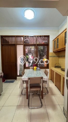 Jual Rumah Luas Megah Dengan View Eksklusif di Rawamangun, Jakarta Timur Jual Rumah Luas Megah Dengan View Eksklusif di Rawamangun, Jakarta Timur