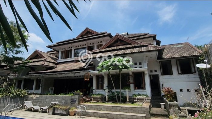 Hunian Eksklusif Siap Huni LT 1214m2 di Pancoran, Jakarta Selatan Hunian Eksklusif Siap Huni LT 1214m2 di Pancoran, Jakarta Selatan