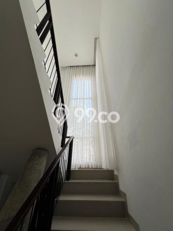 Disewakan! Rumah 4 Kamar Tidur &
4 Kamar Mandi di Pantai Indah Kapuk, Jakarta Utara Disewakan! Rumah 4 Kamar Tidur &
4 Kamar Mandi di Pantai Indah Kapuk, Jakarta Utara