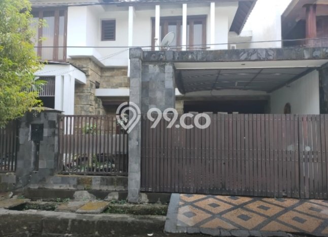 Rumah Strategis Modern Lb 450m2 di Wiyung, Surabaya Rumah Strategis Modern Lb 450m2 di Wiyung, Surabaya