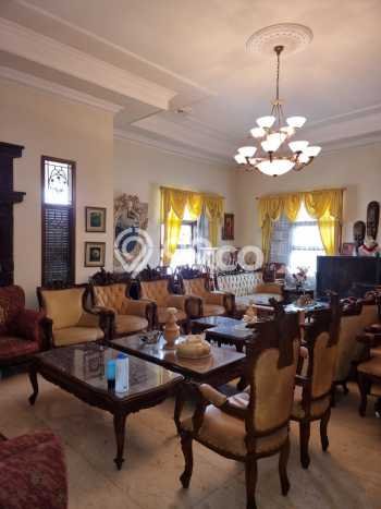 Jual Rumah Mewah Elegan Dengan View Eksklusif di Manyar, Surabaya Jual Rumah Mewah Elegan Dengan View Eksklusif di Manyar, Surabaya