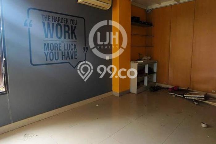 Ruko Dijual di Batam LT 80m2 & LB 240m2 Lokasi Terbaik! Ruko Dijual di Batam LT 80m2 & LB 240m2 Lokasi Terbaik!