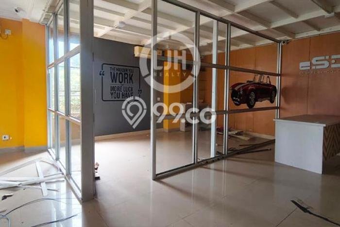Ruko Dijual di Batam LT 80m2 & LB 240m2 Lokasi Terbaik! Ruko Dijual di Batam LT 80m2 & LB 240m2 Lokasi Terbaik!