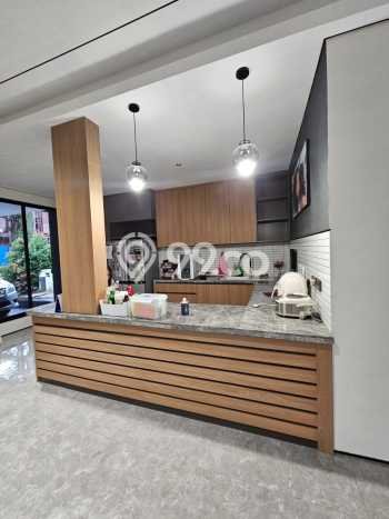Ready to Use! Luxury House LT 240m2 Desain Modern di Alam Sutera Ready to Use! Luxury House LT 240m2 Desain Modern di Alam Sutera