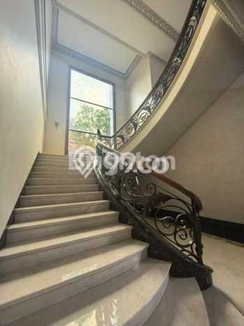 Hunian Prestisius LB 1250m2 di Pondok Indah Jakarta Selatan untuk Disewa Hunian Prestisius LB 1250m2 di Pondok Indah Jakarta Selatan untuk Disewa