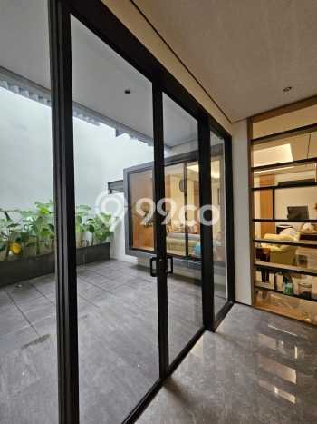 Ready to Use! Luxury House LT 240m2 Desain Modern di Alam Sutera Ready to Use! Luxury House LT 240m2 Desain Modern di Alam Sutera