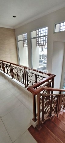 Rumah 4 Kamar Dekat Sekolah di BSD Green Wich, Tangerang Rumah 4 Kamar Dekat Sekolah di BSD Green Wich, Tangerang
