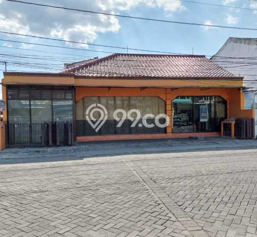 Rumah Elit LB 330m2 Siap Huni Desain Elegan di Plamongan, Semarang Rumah Elit LB 330m2 Siap Huni Desain Elegan di Plamongan, Semarang