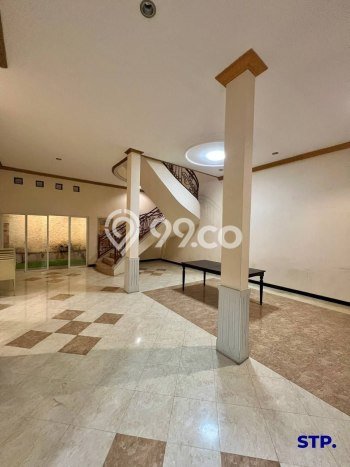Rumah Mewah LB 400m2 Siap Pakai Desain Elegan di Mulyosari, Surabaya Rumah Mewah LB 400m2 Siap Pakai Desain Elegan di Mulyosari, Surabaya