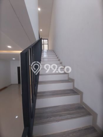 For Sale Rumah 3 Kamar Lokasi Ideal Bagus dan Strategis di Rungkut For Sale Rumah 3 Kamar Lokasi Ideal Bagus dan Strategis di Rungkut