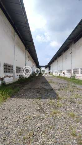 Gudang untuk Disewa di Pusat Surabaya Luas Bangunan 2500m2 Gudang untuk Disewa di Pusat Surabaya Luas Bangunan 2500m2