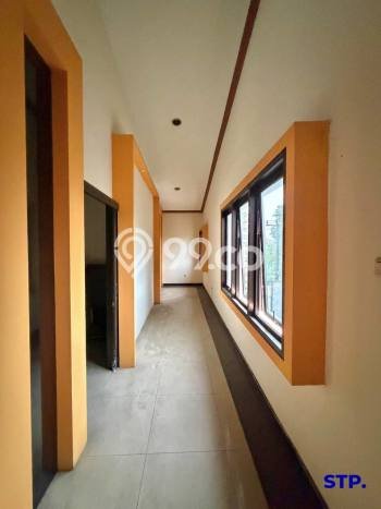 Unit Kantor Dijual di Gayungan Surabaya Luas Tanah 373m2, Luas Bangunan 575m2 Unit Kantor Dijual di Gayungan Surabaya Luas Tanah 373m2, Luas Bangunan 575m2