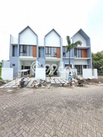 Dijual Cepat Rumah Favorit Siap Huni LB 115m2 di Tenggilis Mejoyo, Surabaya Dijual Cepat Rumah Favorit Siap Huni LB 115m2 di Tenggilis Mejoyo, Surabaya