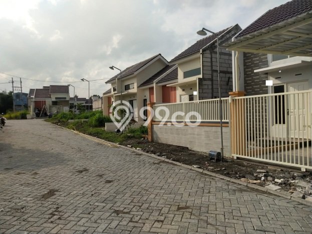 Rumah area Menganti, 1 KM, Lingkungan Strategis, Luas 104m2m² Bangunan 42m2m² Rumah area Menganti, 1 KM, Lingkungan Strategis, Luas 104m2m² Bangunan 42m2m²
