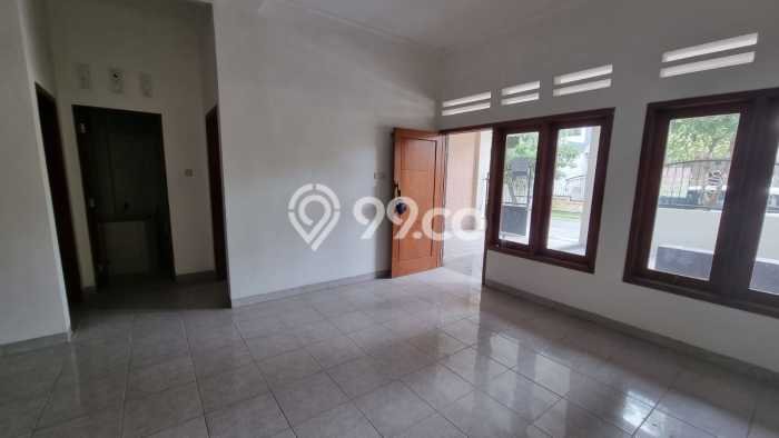 Rumah di Waru, Ready, 4 KT, Akses Waru, Sidoarjo, Sidoarjo, LT 112m2m² Bangunan 225m2m² Rumah di Waru, Ready, 4 KT, Akses Waru, Sidoarjo, Sidoarjo, LT 112m2m² Bangunan 225m2m²