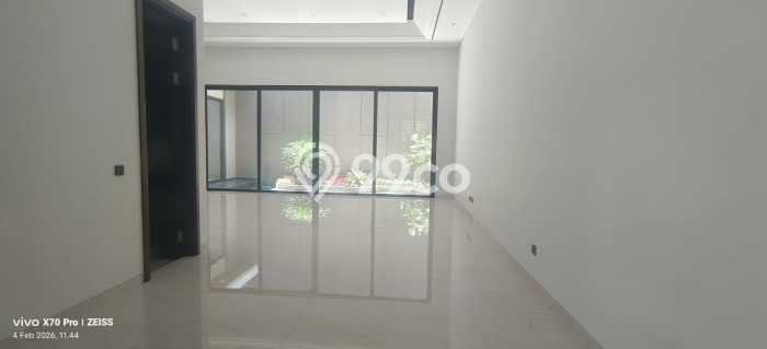 Dijual Rumah Mewah Elegan Dengan View Cantik di Citraland, Surabaya Dijual Rumah Mewah Elegan Dengan View Cantik di Citraland, Surabaya