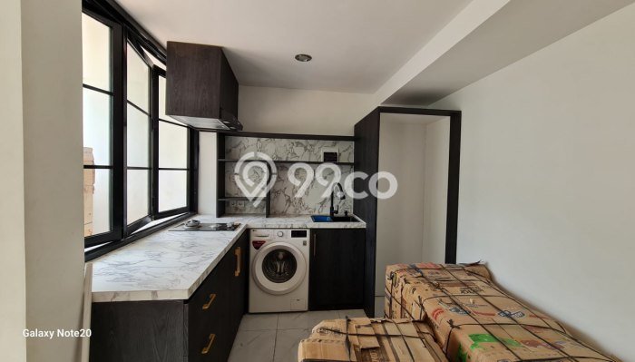 Siap Huni Rumah Mewah 15 Kamar di Kebayoran Baru Dekat ke Mana Saja Siap Huni Rumah Mewah 15 Kamar di Kebayoran Baru Dekat ke Mana Saja