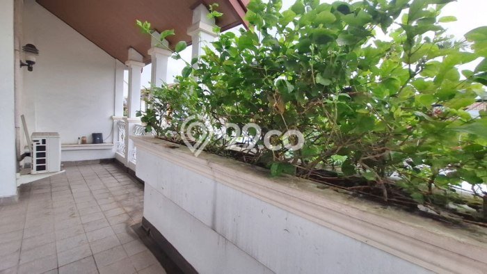 Hunian Mewah LB 250m2 Siap Pakai Desain Elegan di Jatiwaringin, Bekasi Hunian Mewah LB 250m2 Siap Pakai Desain Elegan di Jatiwaringin, Bekasi