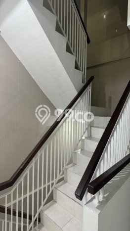 FOR RENT! Ruko di Kedung Baruk Cocok untuk Bisnis 250m2 FOR RENT! Ruko di Kedung Baruk Cocok untuk Bisnis 250m2