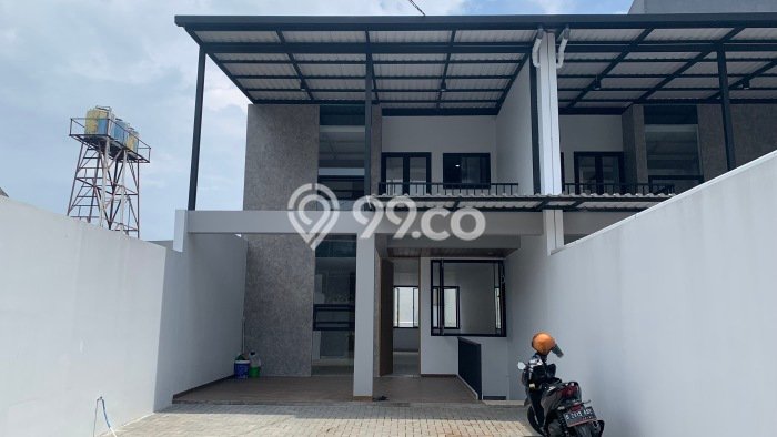 Rumah 3 KT 7 KM LT 195m², Luas Bangunan 320m² di Surya Sumantri, Bandung Rumah 3 KT 7 KM LT 195m², Luas Bangunan 320m² di Surya Sumantri, Bandung