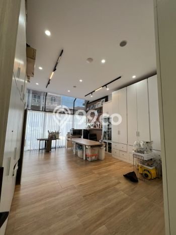 Rumah Elit LB 676m2 Siap Pakai Desain Elegan di Alam Sutera, Tangerang Rumah Elit LB 676m2 Siap Pakai Desain Elegan di Alam Sutera, Tangerang